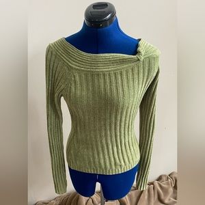Energie light green knot sweater. Used, good condition. Women’s medium.